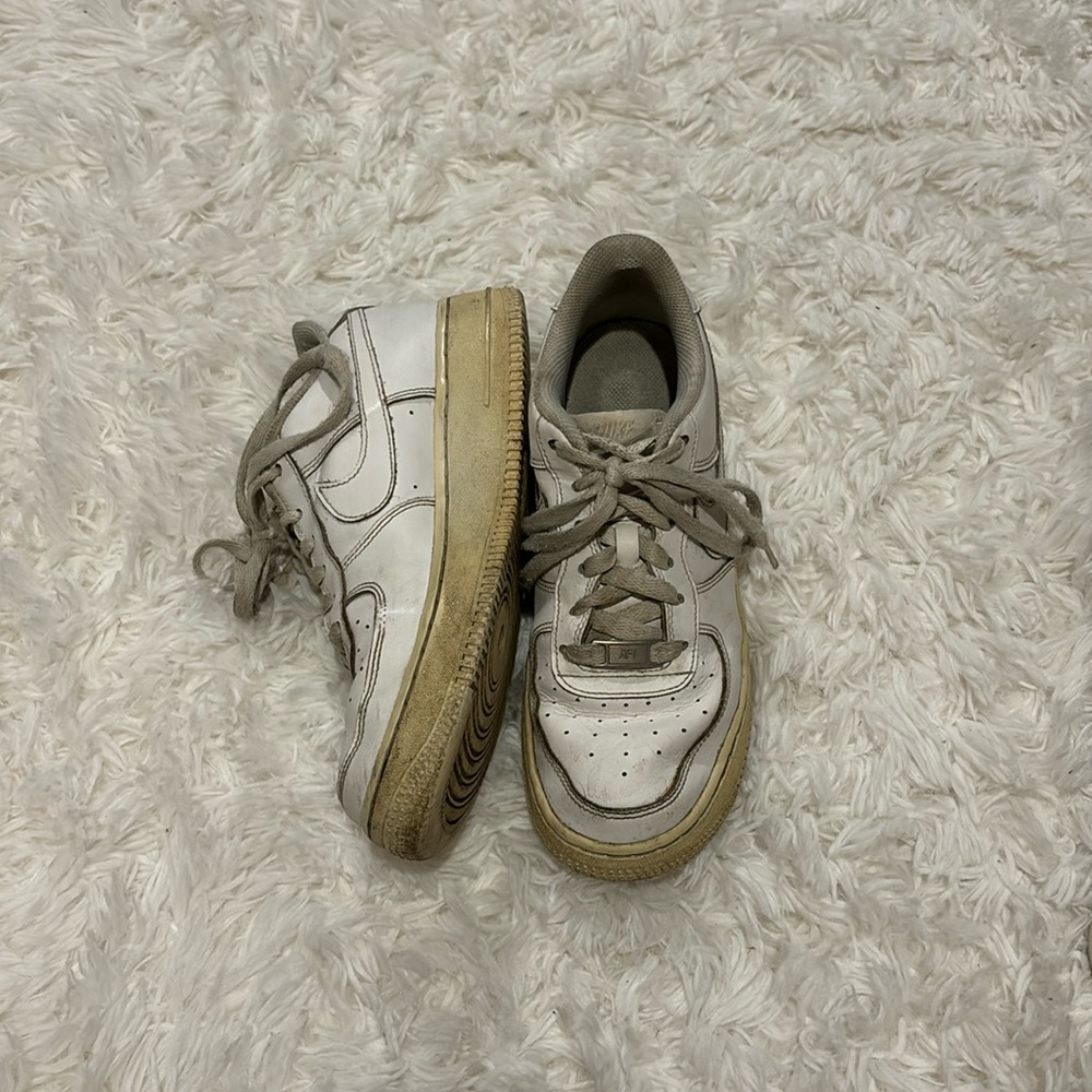 Air force 1’s (with box if wanted)